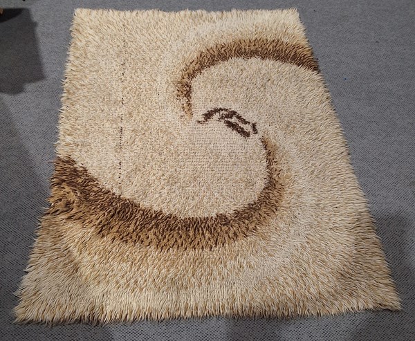 Lot 86 - RUG