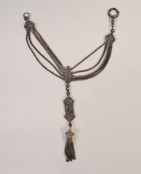 Lot 1011 - WATCH CHAIN