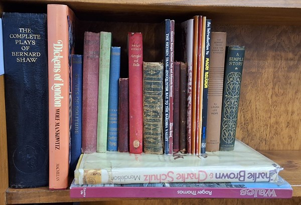 Lot 1499 - ASSORTED BOOKS