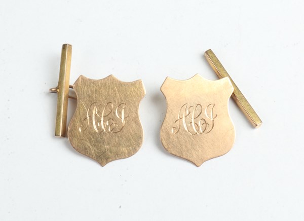 Lot 1092 - GOLD CUFFLINKS
