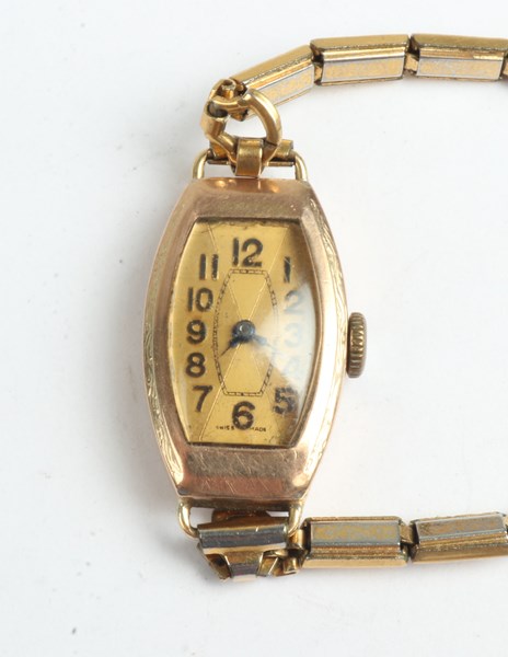 Lot 1098 - GOLD WATCH
