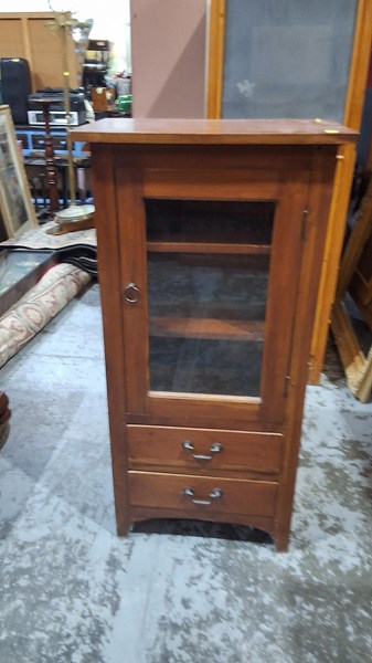 Lot 184 - DISPLAY CABINET