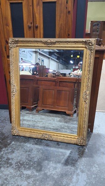 Lot 122 - MIRROR