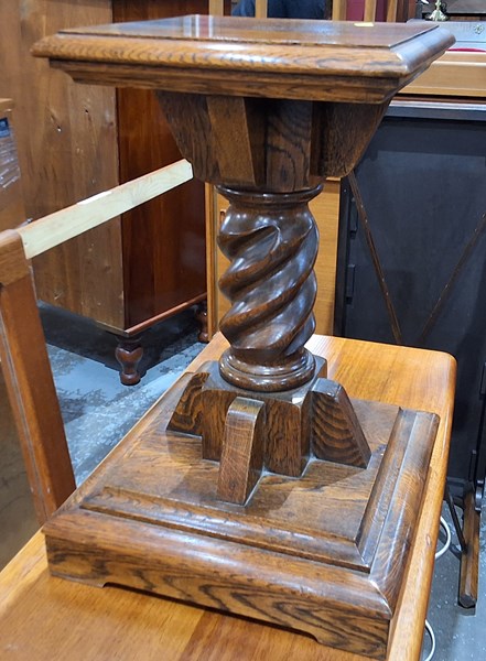 Lot 44 - OAK PEDESTAL