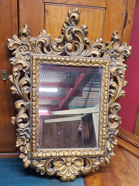 Lot 67 - WALL MIRROR