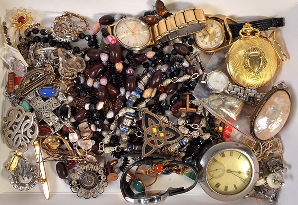 Lot 1060 - JEWELLERY