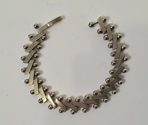 Lot 1012 - SILVER BRACELET