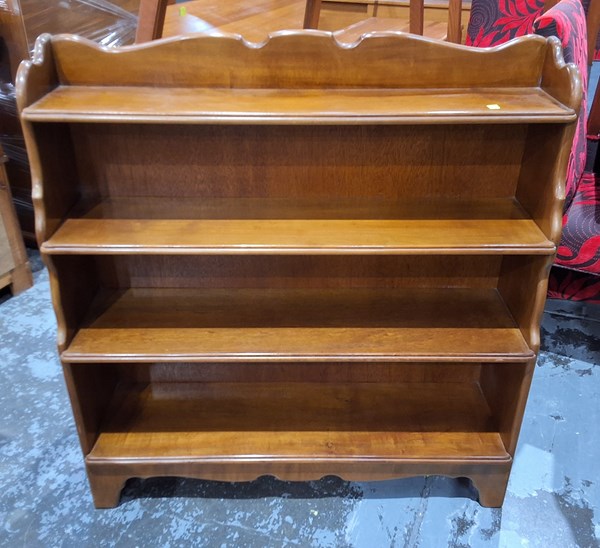 Lot 252 - BOOKSHELF