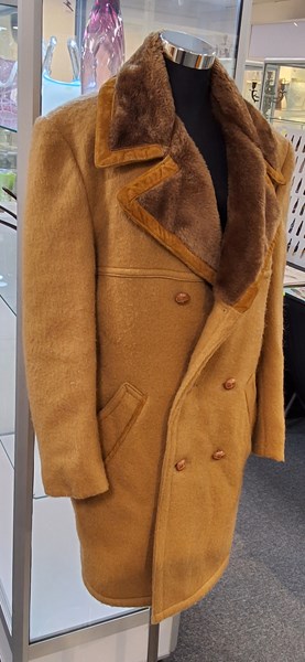 Lot 1255 - WOOLLEN COAT