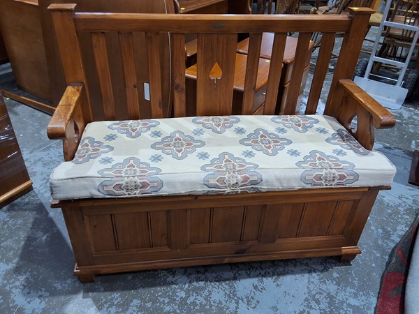 Lot 164 - BENCH SEAT