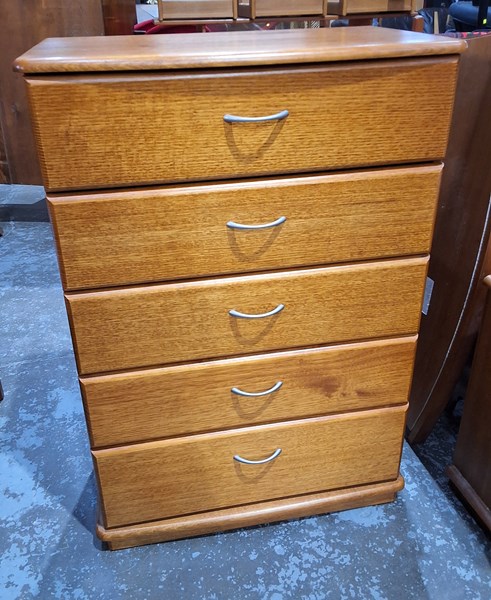 Lot 142 - CHEST OF DRAWERS