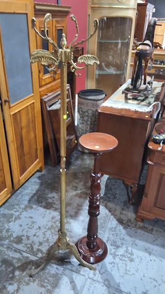 Lot 197 - HAT RACK AND PEDESTAL