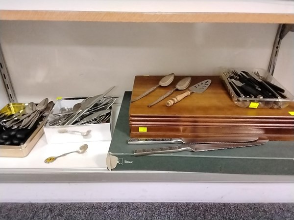 Lot 1262 - FLATWARE