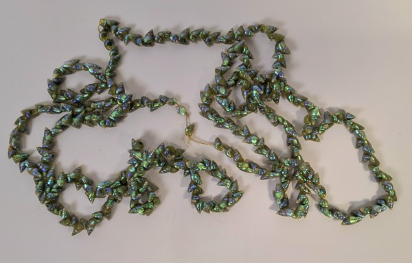 Lot 1048 - MAIREENER SHELL NECKLACE