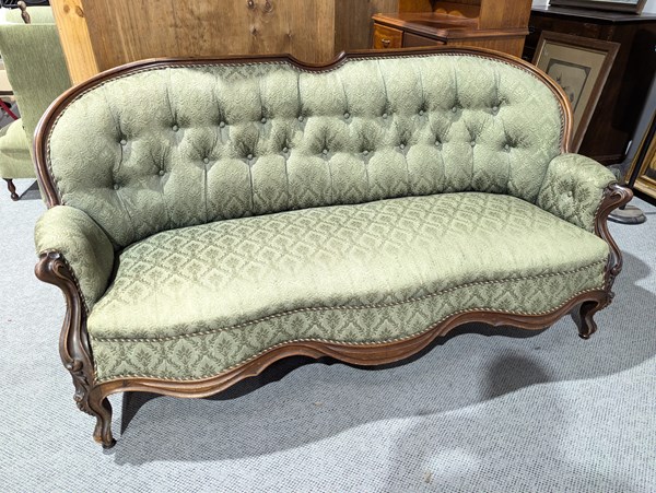 Lot 404 - SETTEE