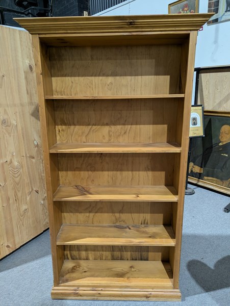 Lot 391 - BOOKSHELF