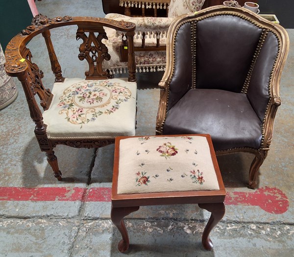 Lot 580 - FURNITURE LOT