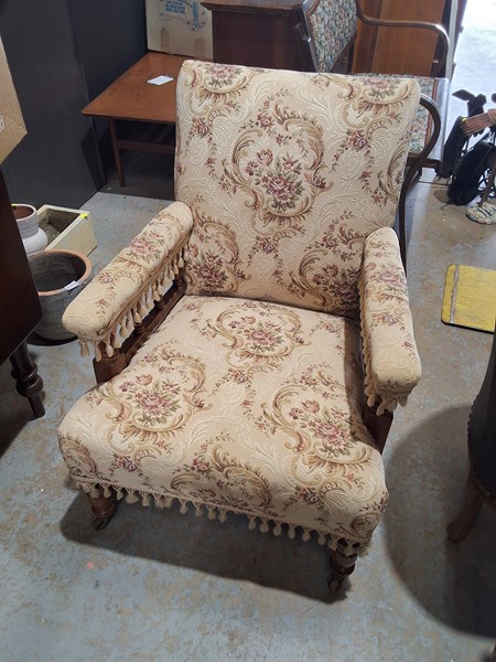 Lot 452 - ARMCHAIR