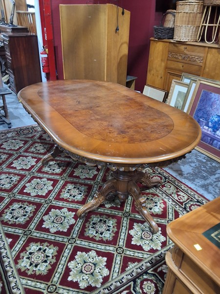Lot 192 - DINING TABLE