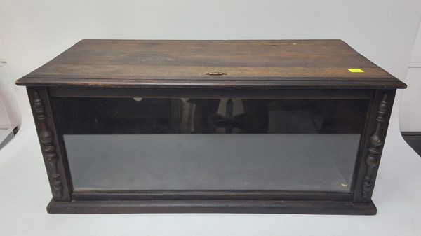 Lot 1504 - DISPLAY CABINET