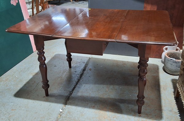 Lot 484 - DROPSIDE TABLE