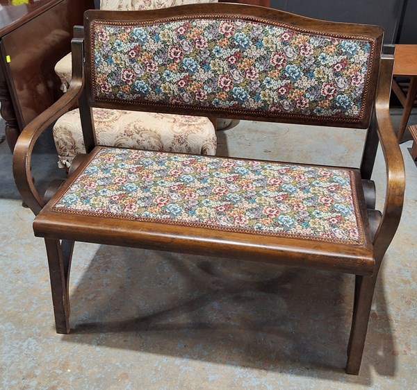 Lot 60 - LOVE SEAT