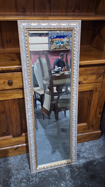 Lot 408 - WALL MIRROR