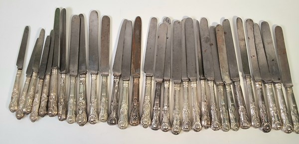 Lot 1105 - KNIVES