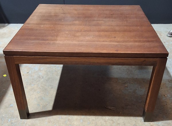 Lot 547 - COFFEE TABLE