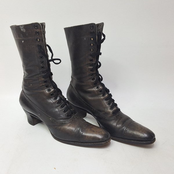 Lot 1025 - LADIES BOOTS