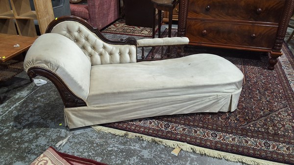 Lot 76 - CHAISE LOUNGE