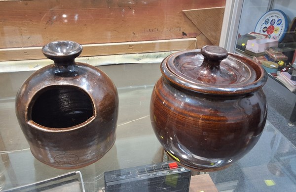 Lot 1423 - PEARSE POTTERY