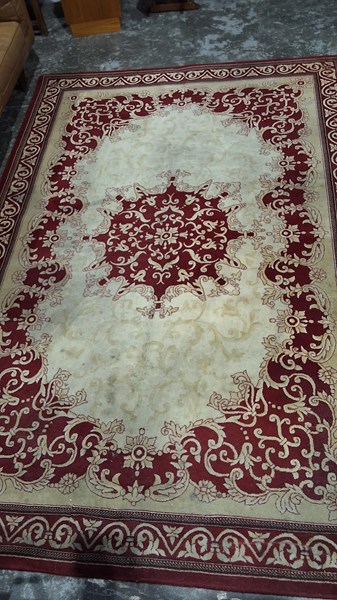 Lot 250 - RUG