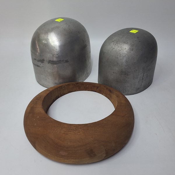 Lot 1367 - HAT BLOCKS