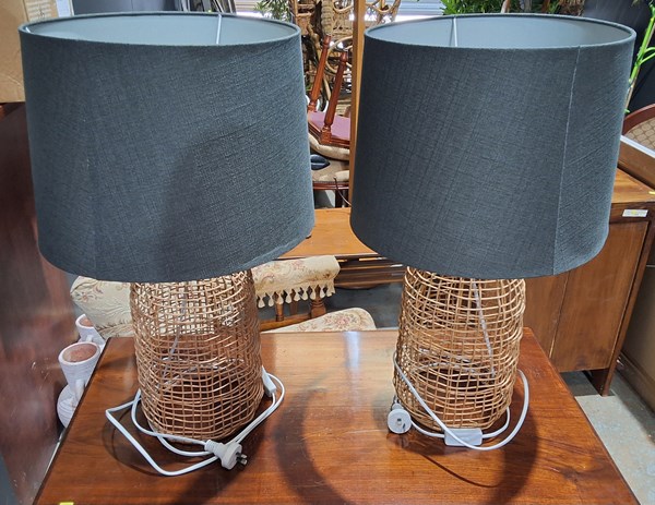 Lot 152 - TABLE LAMPS
