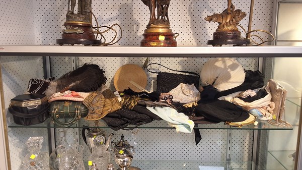 Lot 1400 - LADIES FASHION