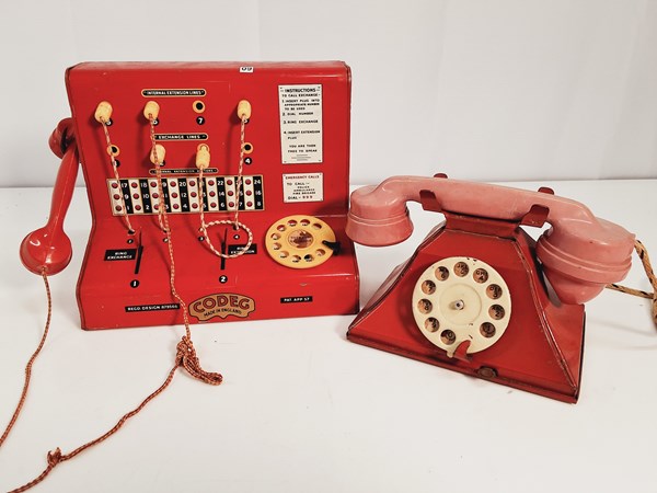 Lot 1228 - TOY PHONES