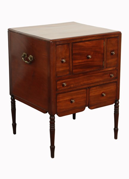Lot 114 - GENTLEMAN'S WASHSTAND
