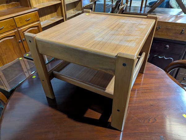 Lot 357 - LAMP TABLE