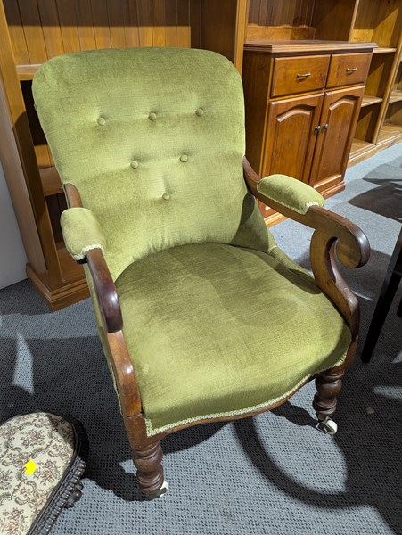 Lot 415 - ARMCHAIR
