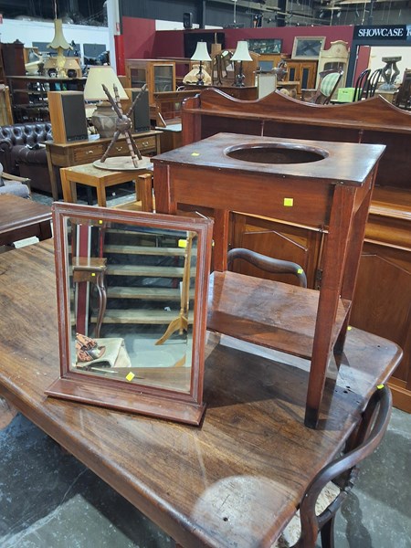 Lot 168 - WASHSTAND AND MIRROR