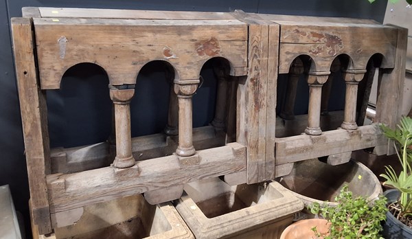 Lot 562 - BALUSTRADES