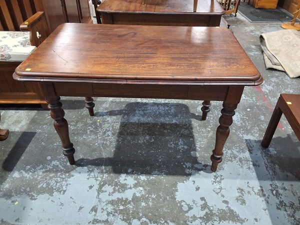 Lot 173 - KITCHEN TABLE