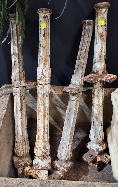 Lot 559 - ARCHITECTURAL COLUMNS