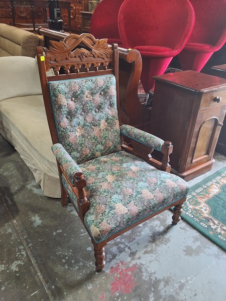 Lot 75 - ARMCHAIR