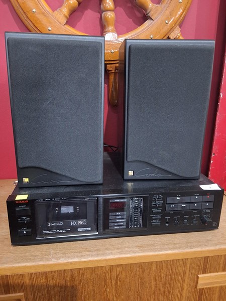 Lot 2 - CASSETTE AND SPEAKERS