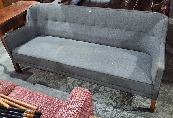 Lot 218 - COUCH