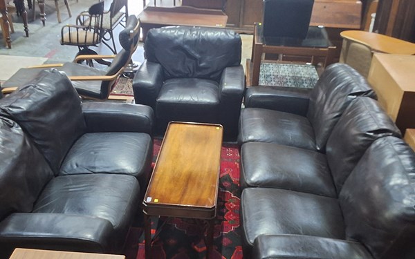 Lot 27 - LOUNGE SUITE