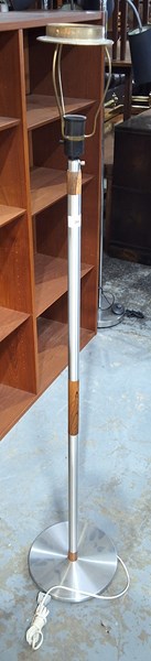 Lot 300 - FLOOR LAMP