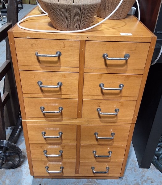 Lot 307 - CABINETS